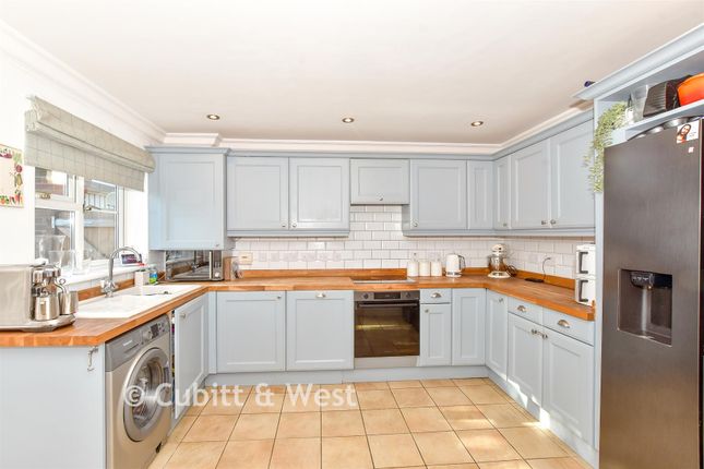 38, Walwyn Close, Chichester photo 4