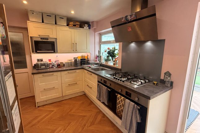 14, Woods Hill Close, East Grinstead photo 4