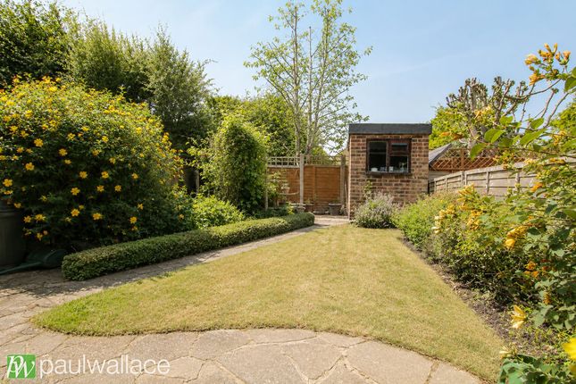 28, Lilliards Close, Hoddesdon photo 4