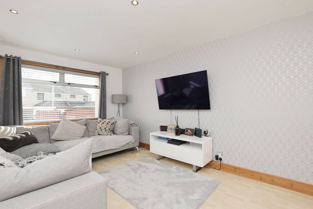 37, Meldrum Court, Dunfermline photo 3
