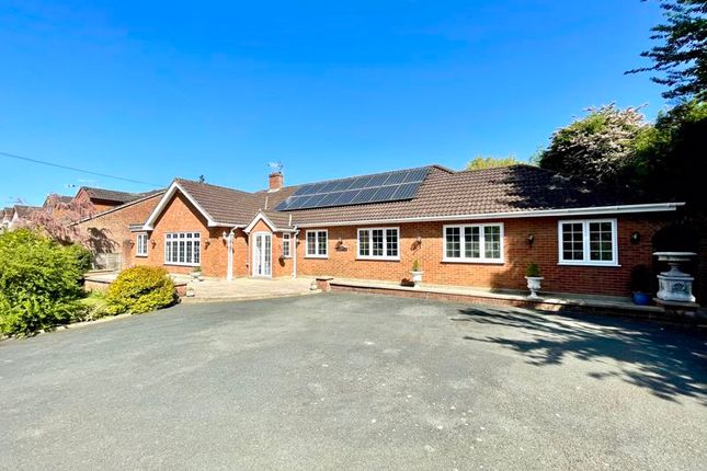 Thumbnail Detached bungalow for sale in Hamlet Hill, Roydon, Harlow