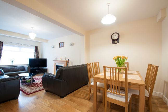 Terraced house for sale in Cornwall Avenue, Slough