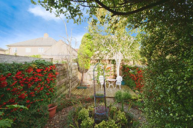 23, Harrow Glade, York photo 3
