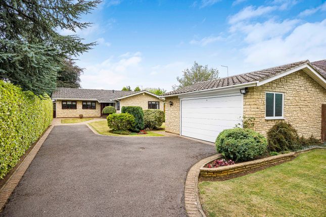 Thumbnail Bungalow for sale in Vicarage Lane, Shrivenham, Oxfordshire