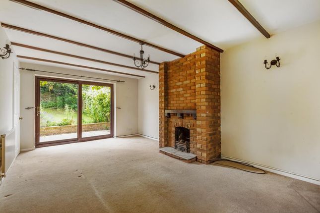 Semi-detached house to rent in Woodstock, Oxfordshire