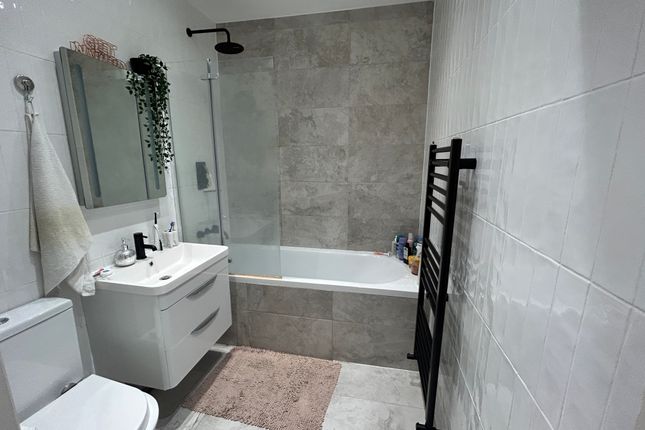 Flat 6, 112 , Ewell Road, Surbiton photo 4