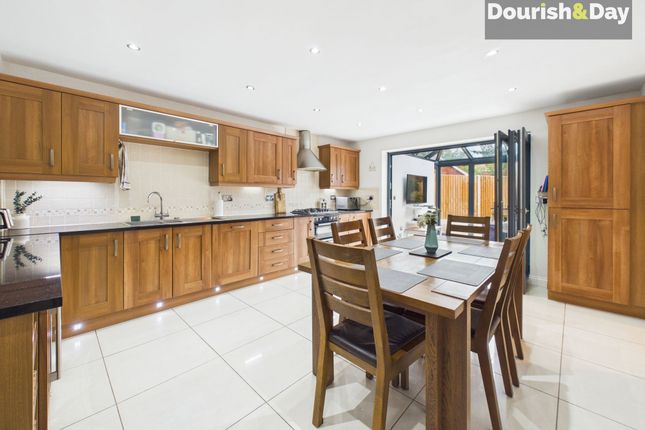 14 The Garthlands, Stafford photo 2