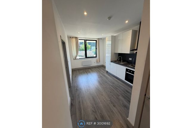 Flat, Cube House Quilters Way, Stoke Mandeville, Aylesbury photo 3