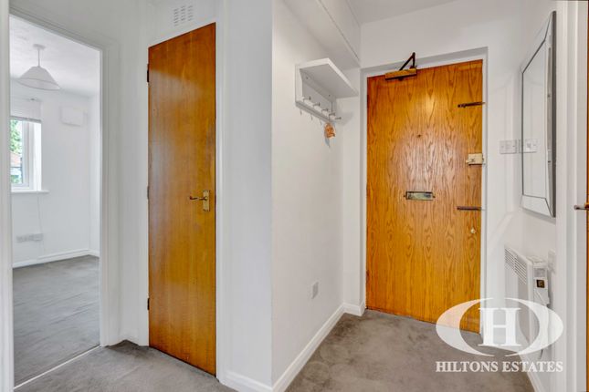 Flat 3, 50, Adrienne Avenue, Southall photo 4