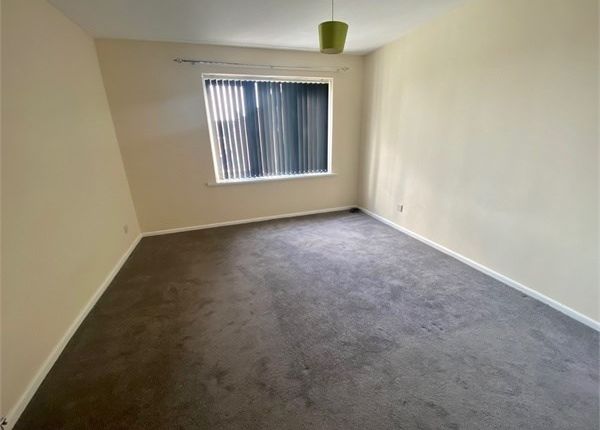 Flat for sale in Kent Close, Worksop