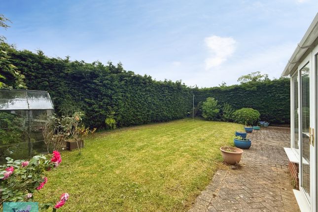 18, Chepstow Gardens, Cusworth, Doncaster photo 2