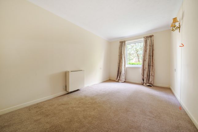 Flat for sale in Mayfield Avenue, North Finchley, London