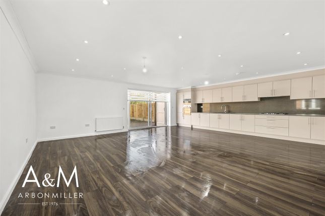 3, Annas Gardens, Romford photo 2