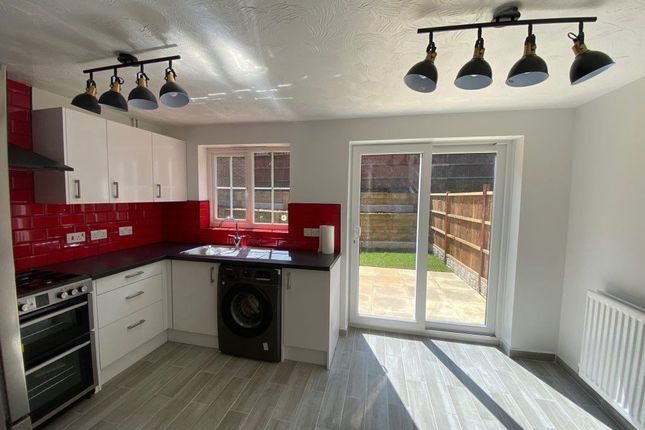Thumbnail Property to rent in Foyle Close, Stevenage, Hertfordshire