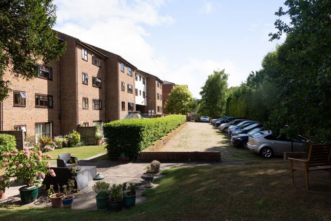 Flat for sale in Croydon Road, Caterham