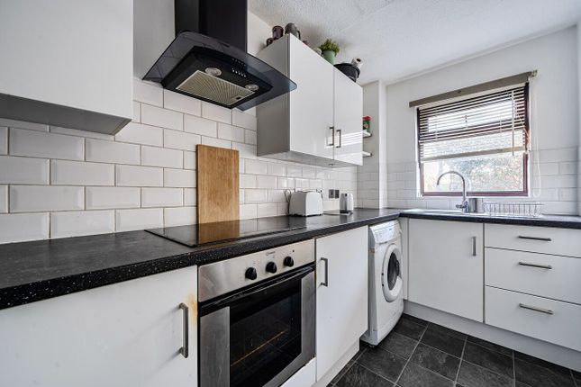 47, Cygnus Gardens, Southampton photo 4
