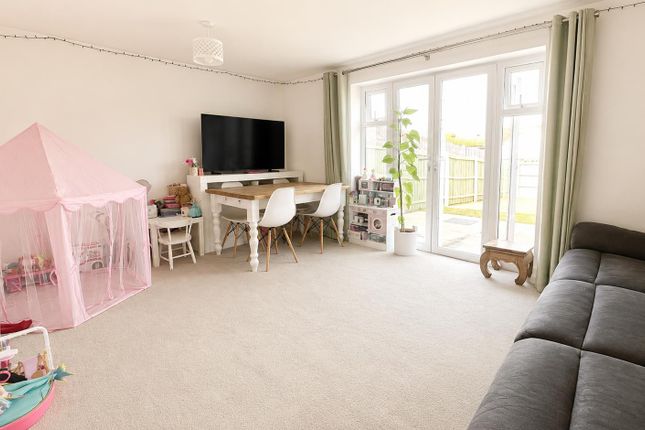 14, Nancy Blackett Avenue, Walton-on-the-Naze photo 3