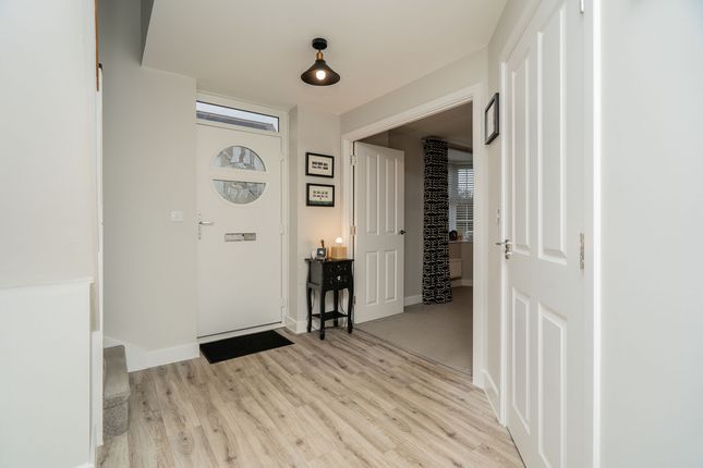 5, Hinds Meadow, Bedford photo 2
