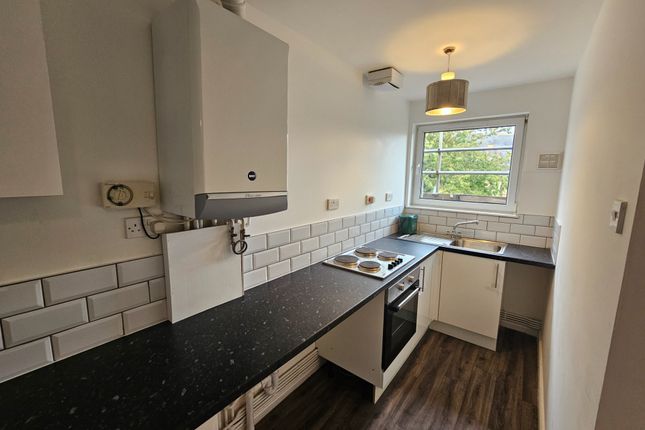 Flat B 697 Llangyfelach Road, Treboeth, Swansea photo 3
