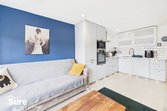 Room 1 - 33 Downside, Hemel Hempstead, Hertfordshire photo 4