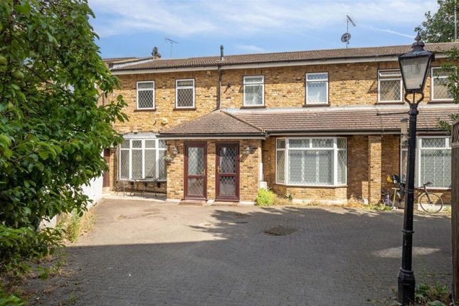 2-bed house on 1, Spooners Mews, London, £2,301/mo