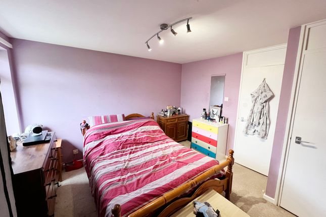 11 Marriott Close, Oxford photo 3