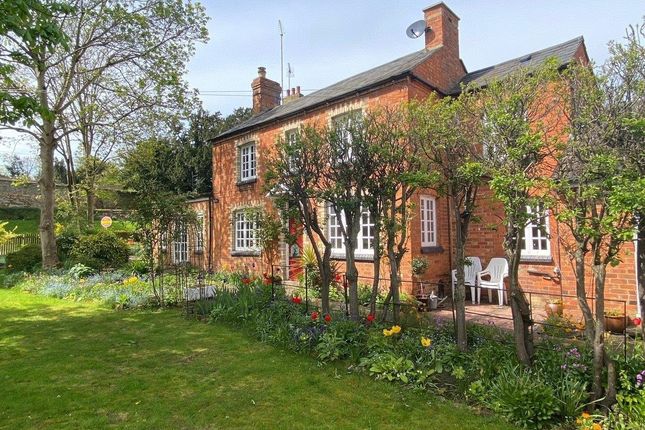 Thumbnail Cottage for sale in Dallington Road, Dallington, Northampton