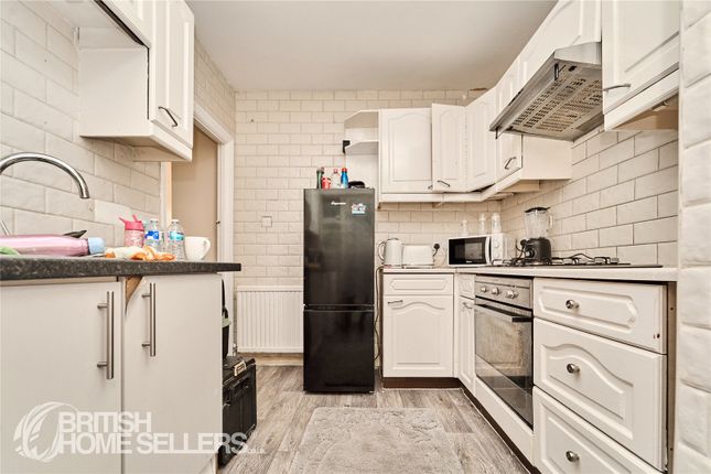 3 Lawrie Court,, Kenton Lane, Harrow photo 4