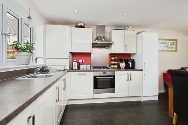 2, Douglass Walk, Hailsham photo 2