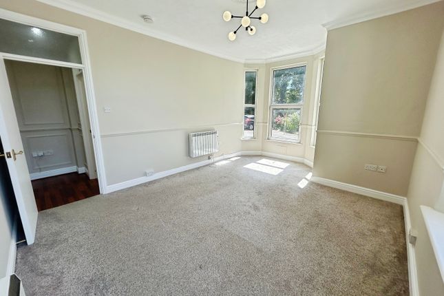 Flat 1, Neath photo 3