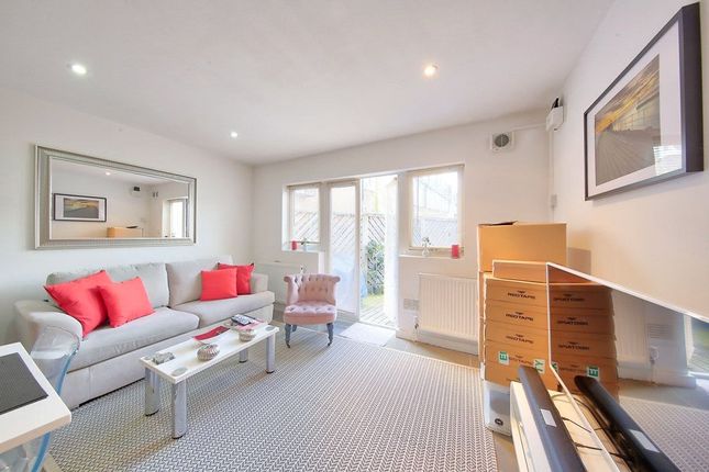 7, Howards Yard, Wandsworth photo 3