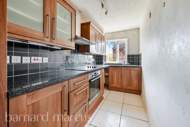 Flat 8, 10, Foxglove Way, Wallington photo 2