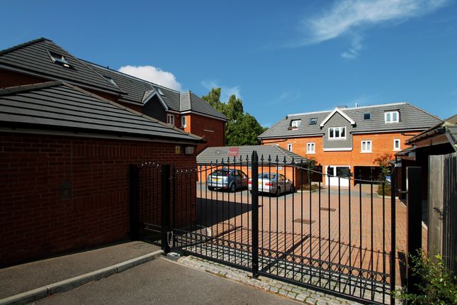 Flat 6,Kestrel Court, Kestrel Road, Chatham photo 2