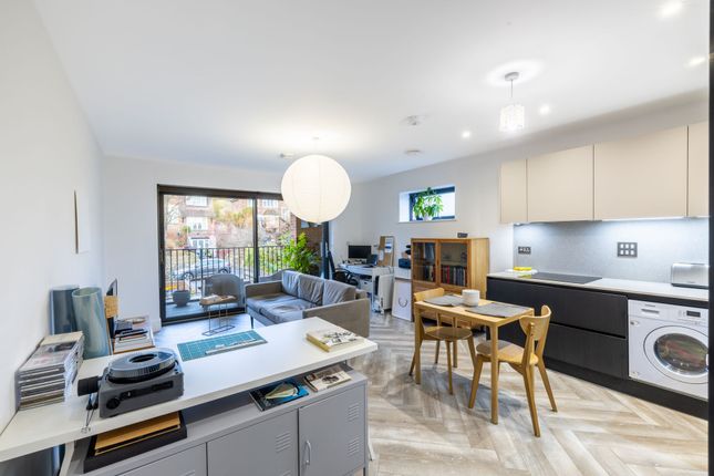 Flat 6, Kyle Court, Purley photo 4