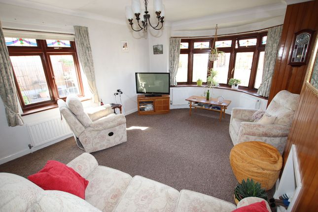 31 Gainsford Avenue, Clacton on Sea photo 3