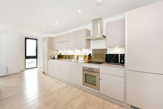 Flat 402, London photo 3