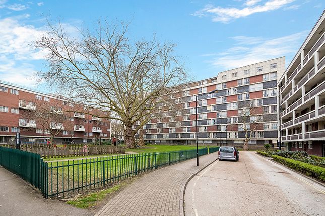 Thumbnail Flat to rent in Hallfield Estate, London