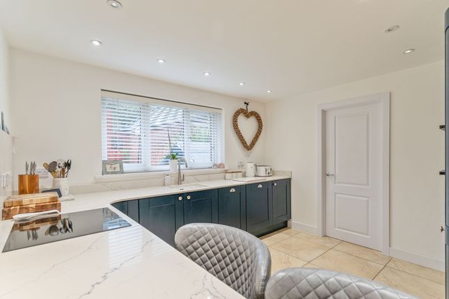 4 Westfield Rise, Newport photo 3