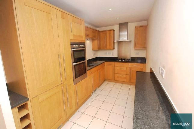 10, Milligan Lodge, London photo 4