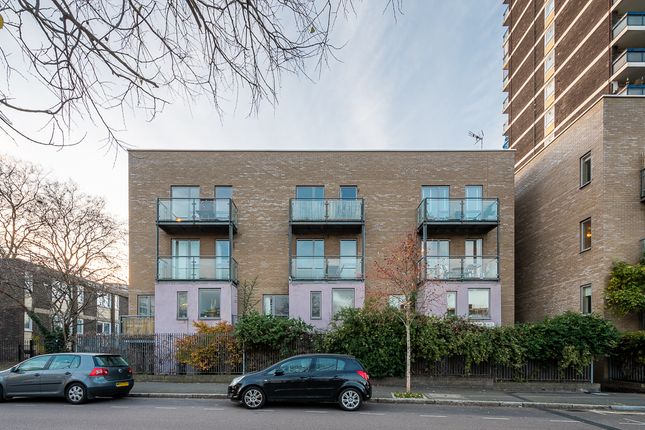 Thumbnail Flat to rent in De Beauvoir Road, London