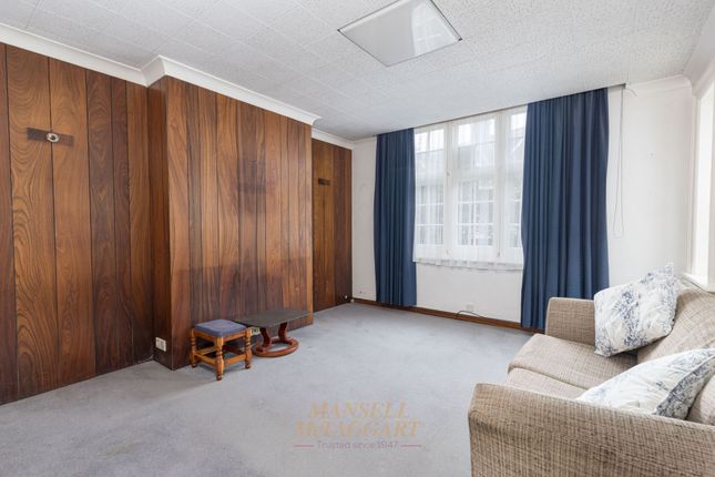 8 De La Warr Road, East Grinstead photo 4