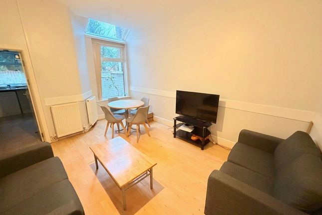 4-bed house on 23 Kingswood Road, Manchester, £2,860/mo