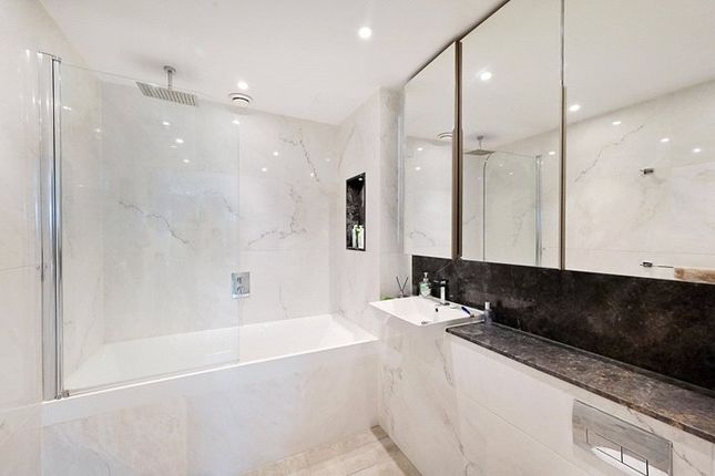 Flat for sale in Fairview House, Fulham