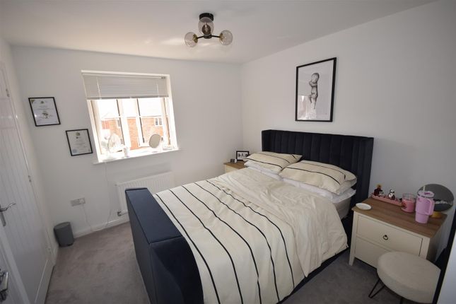 4, Kestrel Close, Northampton photo 4