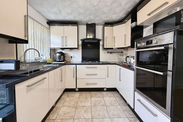 20 Badminton Road, Leicester photo 3