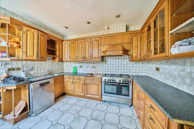 27, Seymour Gardens,, Ilford, Redbridge photo 4