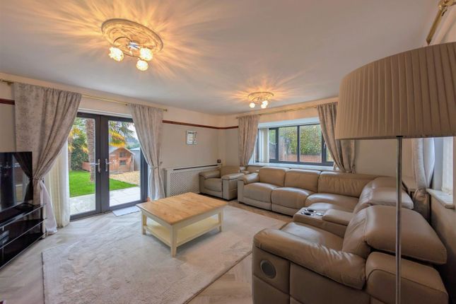 383, Longford Lane, Gloucester photo 2