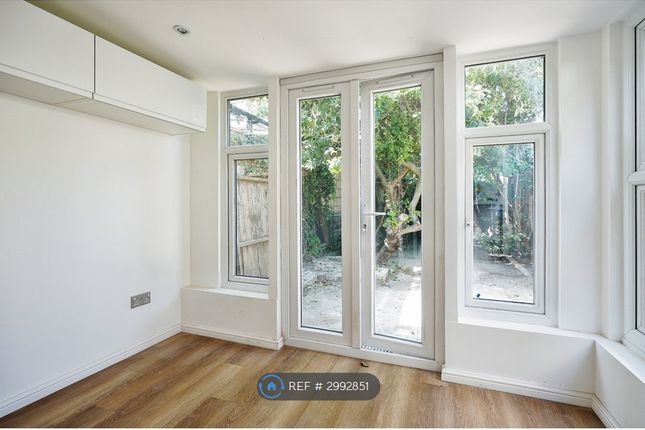 A Trafalgar Road, London photo 4