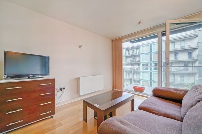 Flat to rent in Station Approach, Hayes