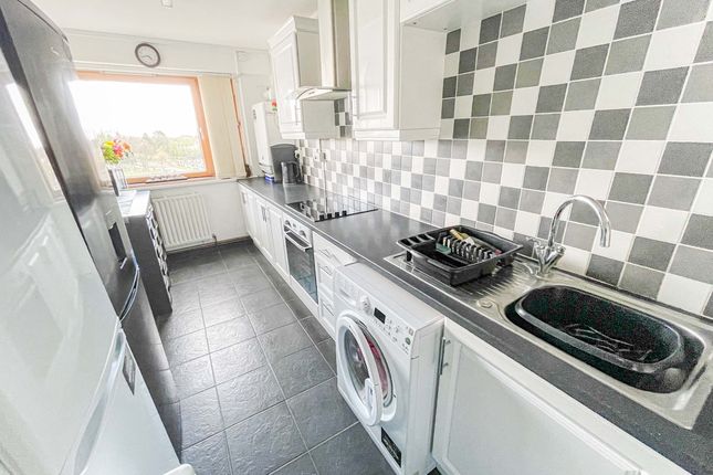 Flat for sale in Flat, Broadmede House, Pavilion Avenue, Smethwick